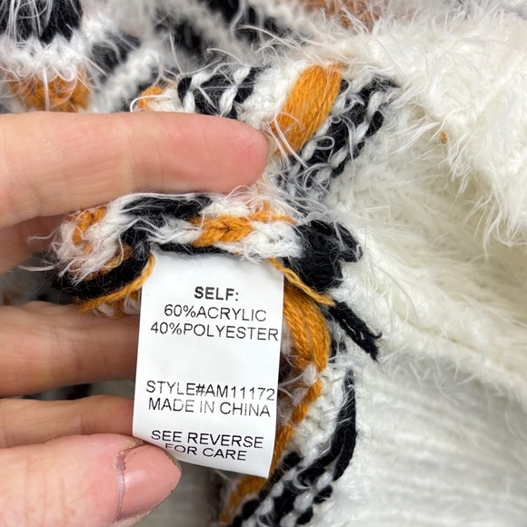 Chic Patterned Women's Sweater - Picture 4 of 4